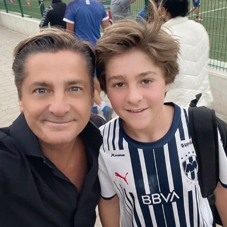 Alejandro Basteri's son is a football enthusiast.